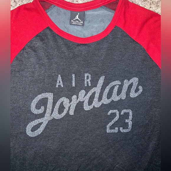 Boy’s Jordan Raglan Top. Size XL. - Picture 2 of 4
